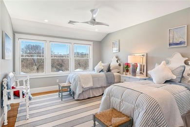 Custom crafted oceanside estate perfectly sited on a tranquil - photo 38