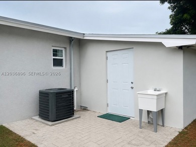 Beautifully renovated 3-bedroom home with contemporary upgrades - photo 6