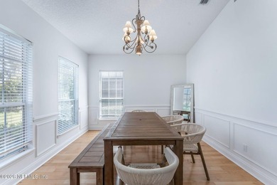 Welcome to a beautifully maintained, move-in-ready single-family - photo 9