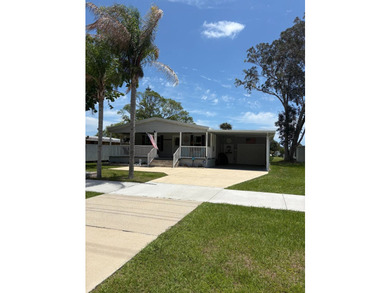 NEW PRICE ALERT!! Spacious 3 bedroom, 2 bathroom 2007 Palm - photo 1