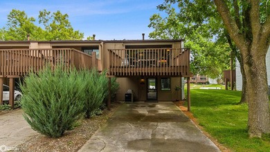 Beautifully updated 2-bedroom, 3-bath two-story end-unit condo - photo 3