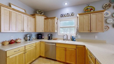 Tucked away on 6.5 beautiful acres, this one-owner traditional - photo 9