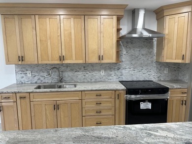 Completely renovated and move-in ready, this stunning villa - photo 1