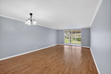 Welcome to this beautifully maintained 2-bedroom, 2-bathroom - photo 3