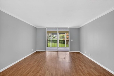 Welcome to this beautifully maintained 2-bedroom, 2-bathroom - photo 4
