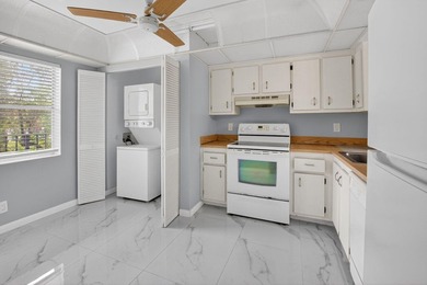 Welcome to this beautifully maintained 2-bedroom, 2-bathroom - photo 9