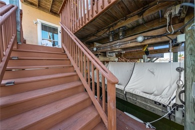 Experience life on the water in this fully furnished 3-bedroom - photo 33