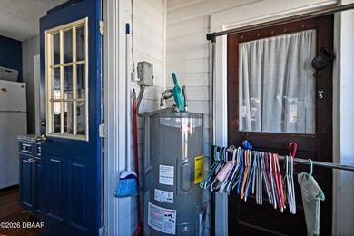 Charming craftsman cottage full of character and warmth - photo 33