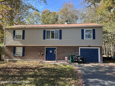 Lake Carobeth Home For Sale in Tobyhanna Pennsylvania