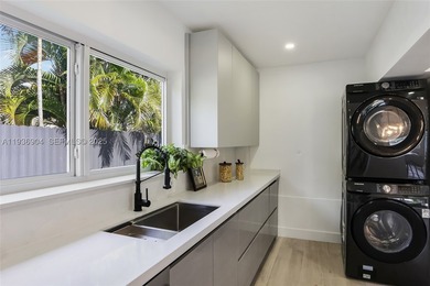Stunning fully remodeled single-family home offering over 2,257 - photo 8
