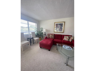 Bright and clean 2/1.5 CORNER condo located on the 2nd floor in - photo 2