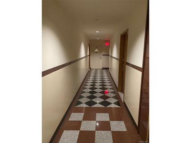 prime location Flushing spacious 1br  good size and  layout