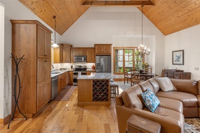 Hummingbird Haven is a welcoming four-bedroom - photo 18