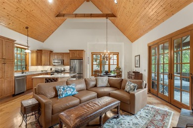 Hummingbird Haven is a welcoming four-bedroom - photo 19