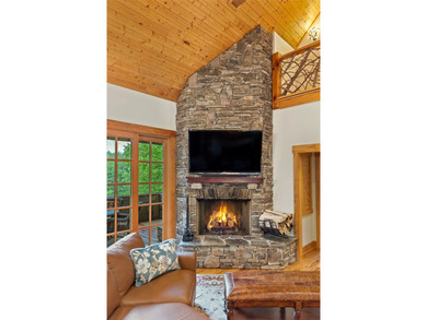 Hummingbird Haven is a welcoming four-bedroom - photo 23