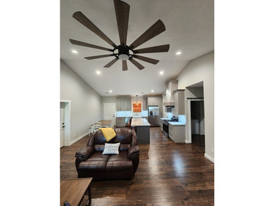 Beautifully designed 3 bed, 2 bath home in a sought-after lake - photo 6