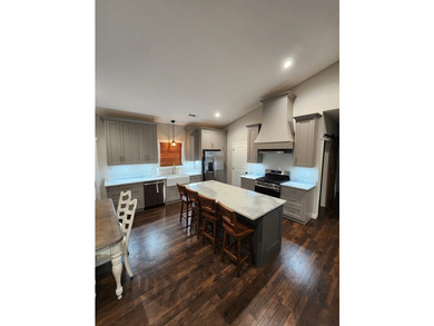Beautifully designed 3 bed, 2 bath home in a sought-after lake - photo 7