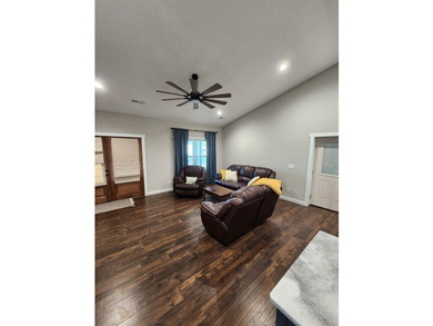 Beautifully designed 3 bed, 2 bath home in a sought-after lake - photo 9