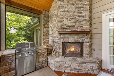 Hummingbird Haven is a welcoming four-bedroom - photo 30