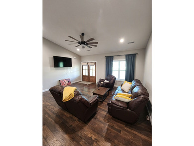 Beautifully designed 3 bed, 2 bath home in a sought-after lake - photo 10