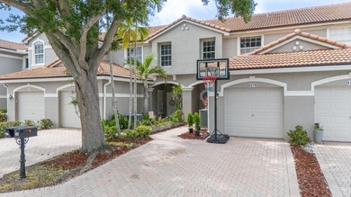 Beautifully updated 3-bedroom, 2.5-bath partial lake view - photo 1