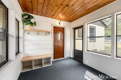 Welcome home to this beautifully updated 3-bedroom, 1.5-bath - photo 5
