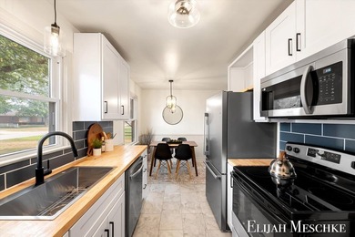 Welcome home to this beautifully updated 3-bedroom, 1.5-bath - photo 7