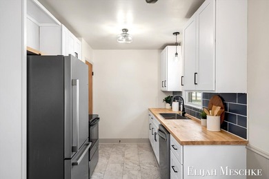 Welcome home to this beautifully updated 3-bedroom, 1.5-bath - photo 8