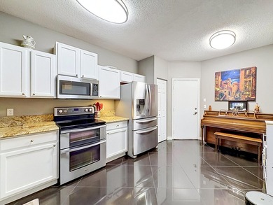 Beautifully updated 3-bedroom, 2.5-bath partial lake view - photo 9