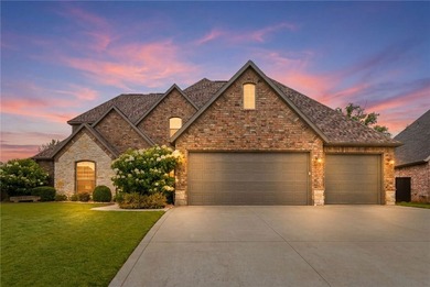 Meticulously maintained. Situated on a quiet cul-de-sac in one - photo 1