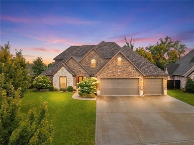 Meticulously maintained. Situated on a quiet cul-de-sac in one - photo 2