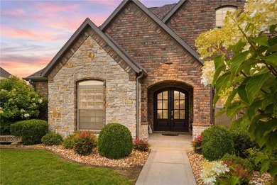 Meticulously maintained. Situated on a quiet cul-de-sac in one - photo 4