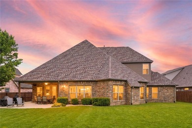 Meticulously maintained. Situated on a quiet cul-de-sac in one - photo 6