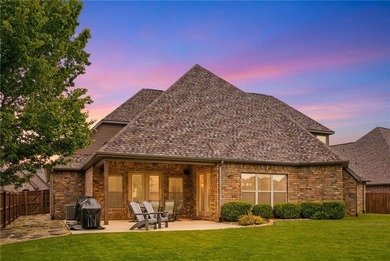 Meticulously maintained. Situated on a quiet cul-de-sac in one - photo 7