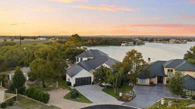 Modern Waterfront Luxury in the Heart of Horseshoe Bay - photo 28