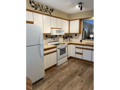 Lake Townhome/Townhouse For Sale in Hot Springs Village, Arkansas