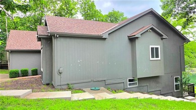Linn Valley Lakefront living with style! From the moment you - photo 32