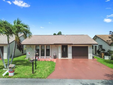 Welcome to a beautiful 2-bedroom, 2-bath home in Deerfield - photo 2