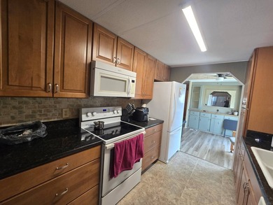 MOTIVATED SELLER! Located in a quiet senior community close to - photo 8