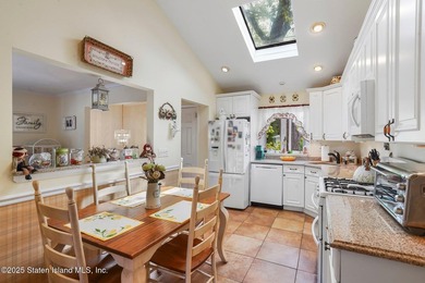 Welcome to this move-in ready gem nestled on a spacious corner - photo 15