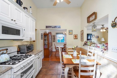 Welcome to this move-in ready gem nestled on a spacious corner - photo 17