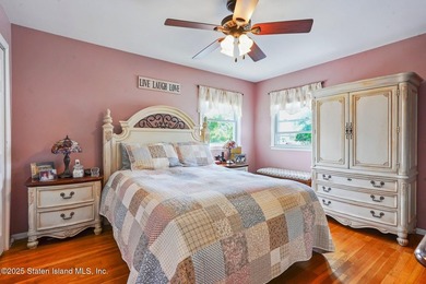 Welcome to this move-in ready gem nestled on a spacious corner - photo 19