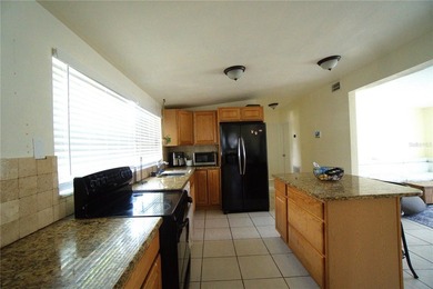 Welcome to this well-located St. Petersburg property offering - photo 2