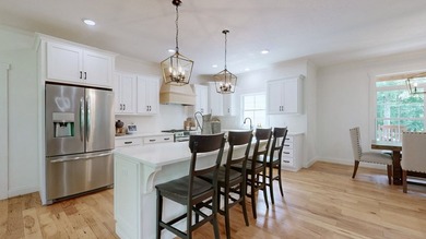 Beautiful Home located in an amazing neighborhood situated on a - photo 3