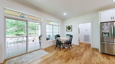 Beautiful Home located in an amazing neighborhood situated on a - photo 6
