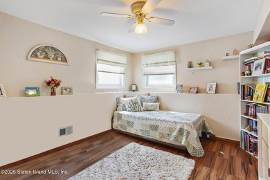 Welcome to this move-in ready gem nestled on a spacious corner - photo 27