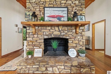 Enjoy lake life at its finest with this beautiful 4-bedroom - photo 8