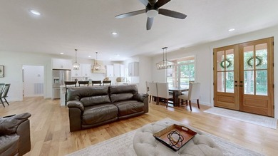 Beautiful Home located in an amazing neighborhood situated on a - photo 9