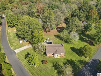 Spacious 4 bedroom, 2 bathroom brick home offering just under 2 - photo 4