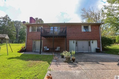Spacious 4 bedroom, 2 bathroom brick home offering just under 2 - photo 8
